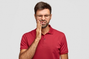 Post-operative care advice for patients recovering from wisdom tooth extraction